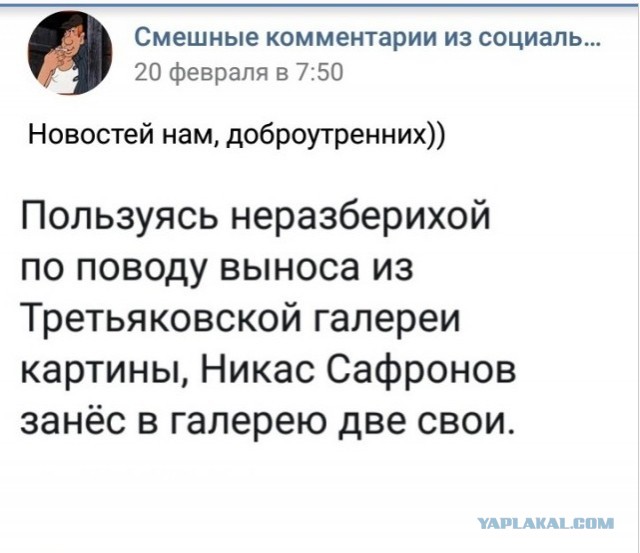 Гигантская очередь выстроилась в Мавзолей Ленина из москвичей и туристов