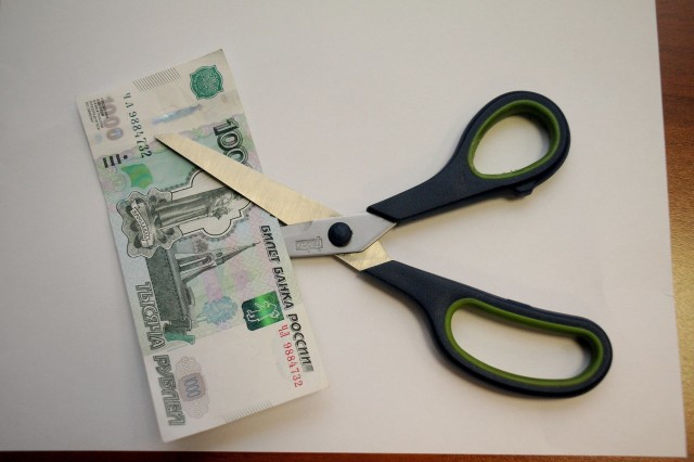 Российские компании планируют сокращать зарплаты сотрудникам 