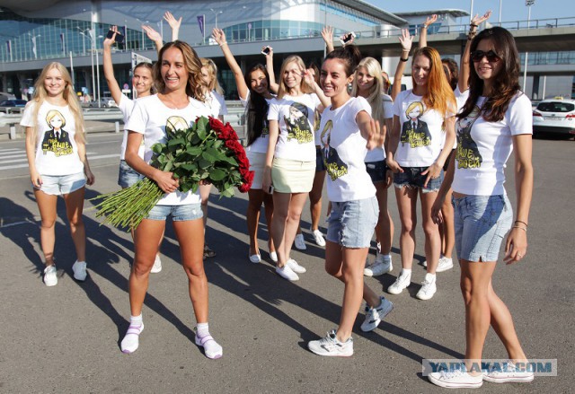 Няши отакуют аэропорт