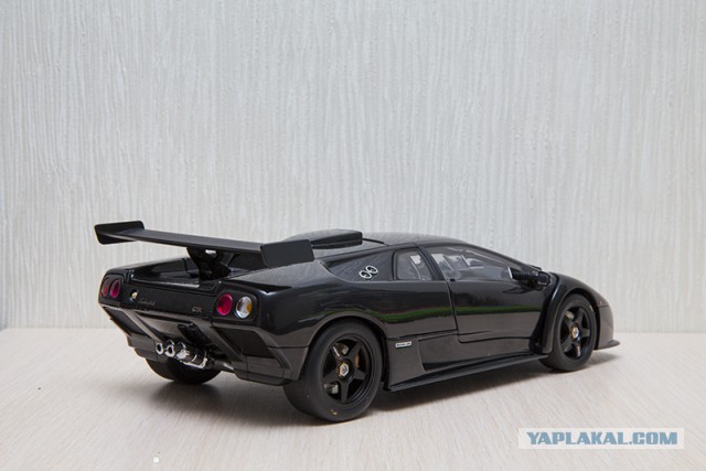 Lamborghini в масштабе 1:18