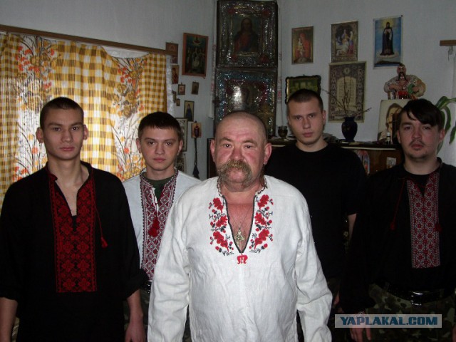 Соцсети возмутило видео с присягой детей Бандере в лагере "Азова" под Киевом