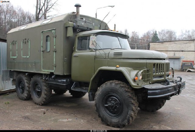Удобный дом на колесах из старого автобуса