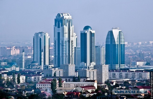 Депардье станцевал лезгинку на встрече с Кадыровым