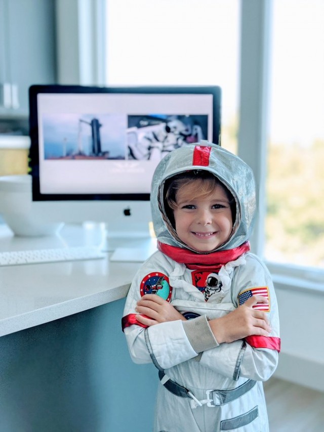 Прямая трансляция пилотируемого запуска SpaceX Crew Dragon