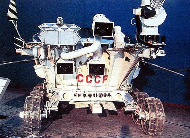 Зонд "Чанъэ-5" установил на Луне китайский флаг