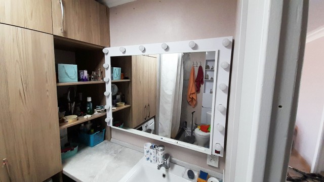 Зеркало с лампочками