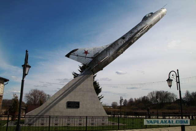 Памятник в городском парке г. Истра