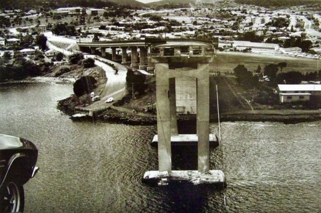 Столкновение сухогруза «Lake Illawarra» с мостом через реку Дэруэнт