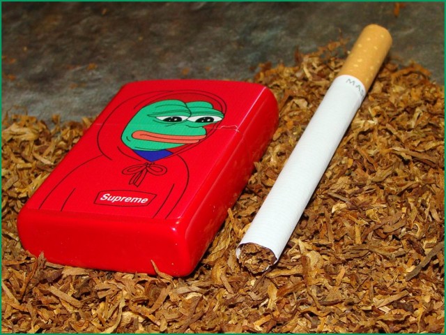 Опять закурил