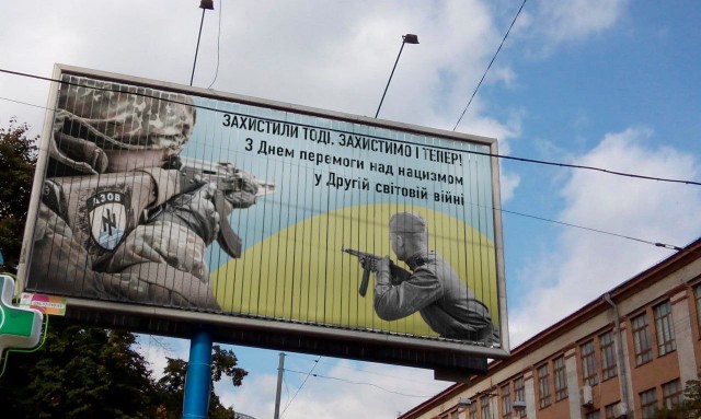 Над Рейхстагом в Берлине снова появилось знамя Победы