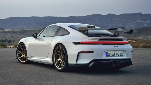 Обновлённый Porsche 911 GTR3 получил доработанное шасси и огромный пакет опций для индивидуализации