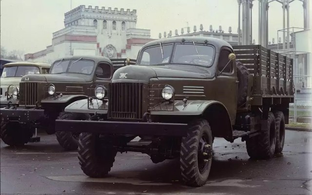 Этот зарубежный тип где-то откопал ЗИЛ-157