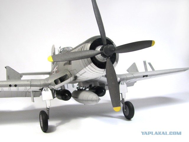 AU-1  Модель самолета из бумаги