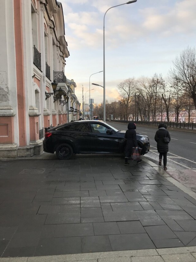 Страна должна знать своих героев