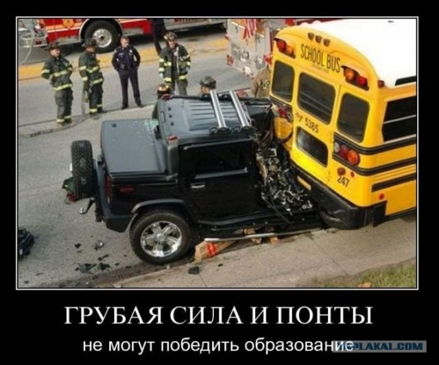 Детки мочат учительницу прямо на уроке пения.