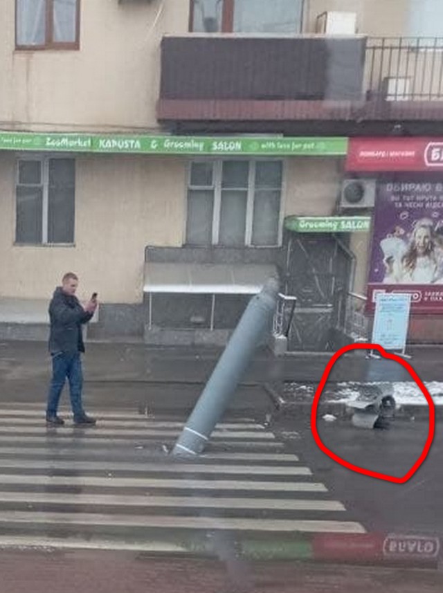 Это пешеходный переход возле конного рынка в Харькове