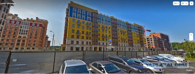 Полиция проверяет жителя Москвы из-за гирлянды в виде флага Украины. На неё пожаловался мужчина из дома напротив