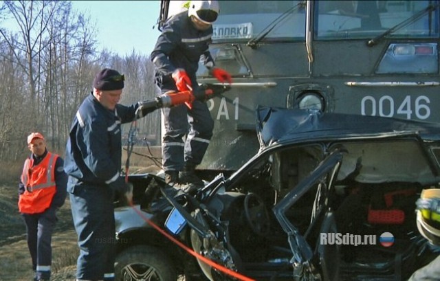 Авария калина и поезд в тамбове 16.04.2013