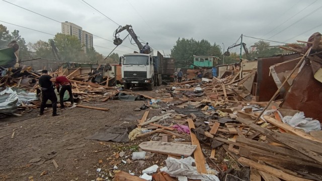 Бульдозером без уведомления: в Москве проходит спецоперация против владельцев гаражей