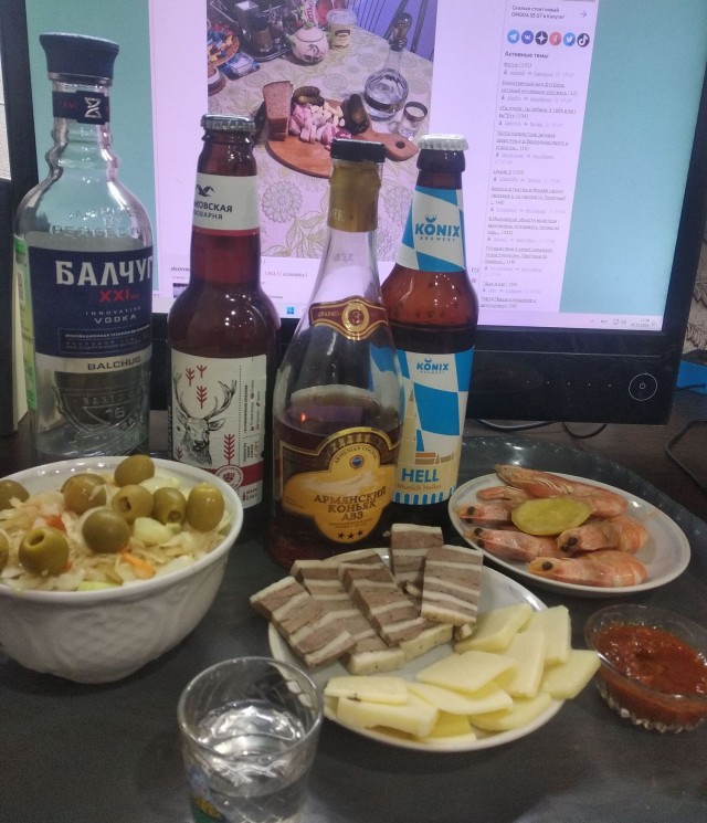 Вопрос: Нужна ли еще одна рюмка для друга или приятеля?