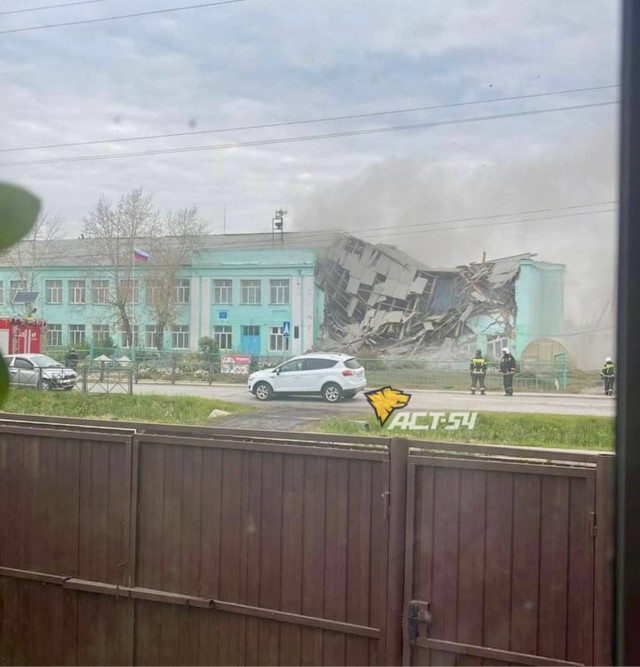 В городе Татарск Новосибирской области рухнула средняя школа N5