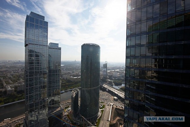 парковка у мост багратион. москва 2000 vs москва 2020. москва сити в 1996 году. сити 20 лет. самый высокий дом в москва сити.