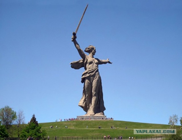 Женщина рубит правду, военком засунул язык в жопу.