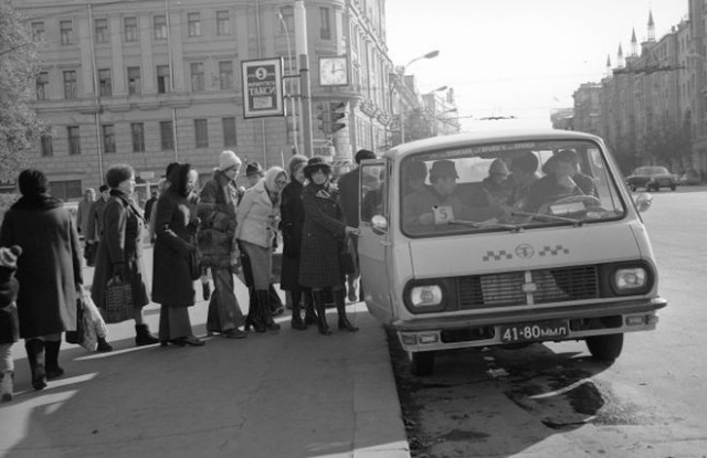 Уступать ли место в маршрутке?