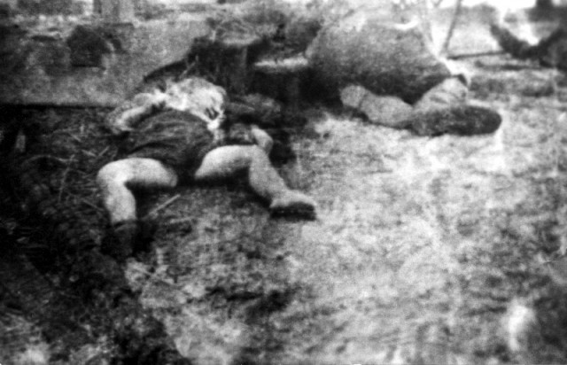 Колодцы смерти.В 1991 г. на Волыни были подняты останки 67 человек.