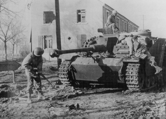 StuG III под кличкой "Гадюка", самая массовая в производстве с которой пришлось встретиться нашим дедам.