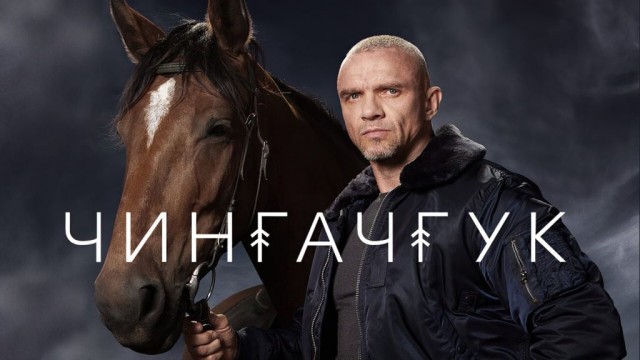 Прохожий запечатлил момент, как полиция на лошадях преследовала иностранного специалиста.