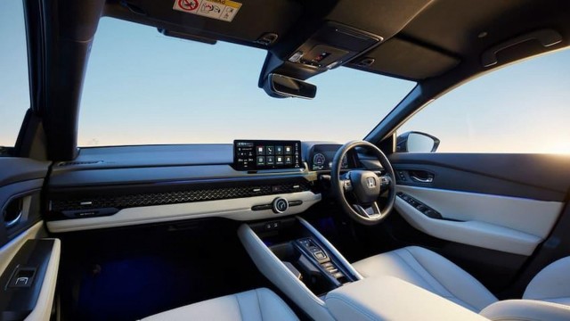 Honda представила обновленный седан Accord для японского рынка. Цена новинки ~ около 3 млн. рублей