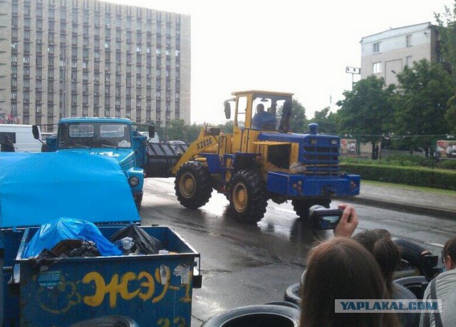 Последствия разграбления "Метро" в Донецке