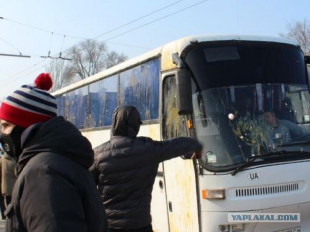 Флеш-моб на вокзале в Запорожье. Весна на Заречной улице