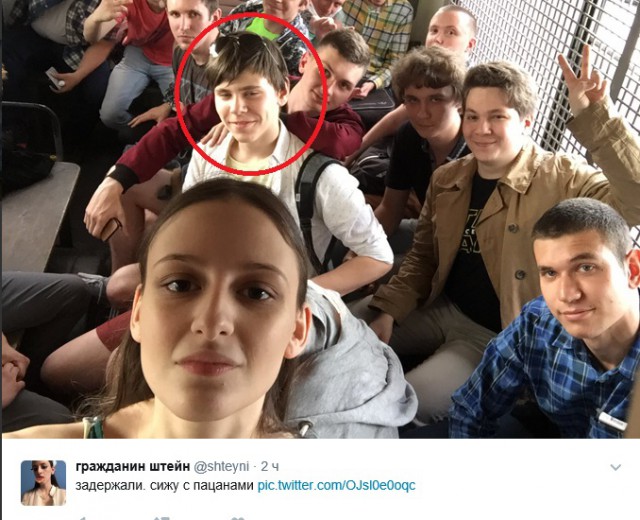 Навального задержали в подъезде его дома в Москве