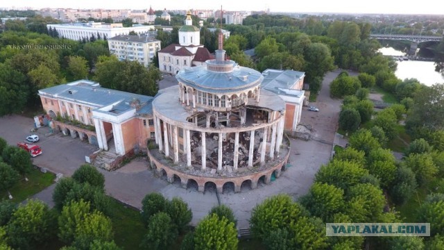В Твери горит здание ЦНИИ на набережной Афанасия Никитина