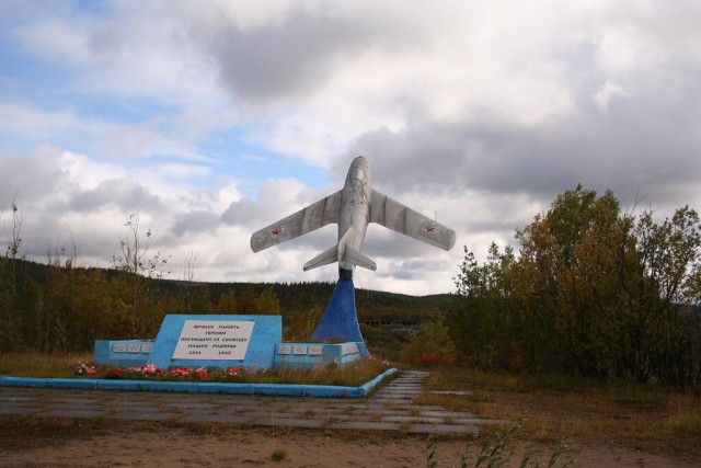 Памятник в городском парке г. Истра