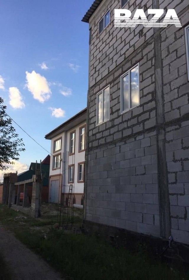 Перед вами обычный «дачный домик» в подмосковном СНТ, построенный на участке бывшего депутата.