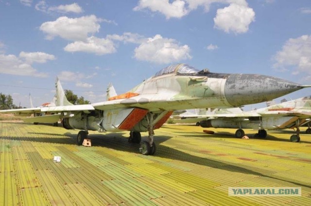 В Казахстане военные выставили на аукцион советские истребители