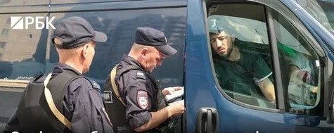 Путин подписал закон о штрафах до ₽60 млн за подделку документов для мигрантов