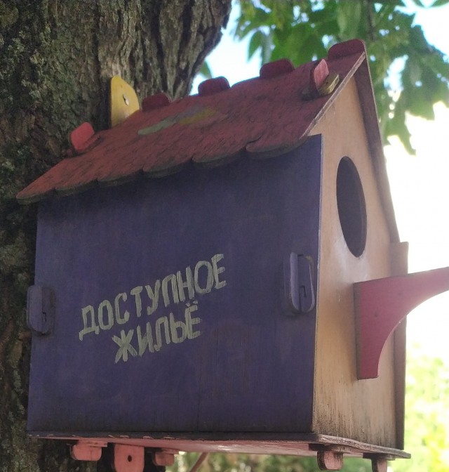 Кормушка для "офисных" синиц, воробьев и снегирей