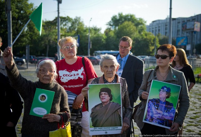 В  поддержку Каддафи