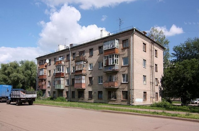 В Казани жильцы серой хрущобы скинулись и сделали из человеческого муравейника достаточно симпатичный и удобный дом