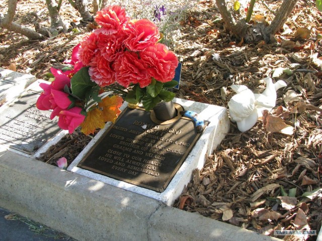 Могила Бона Скотта