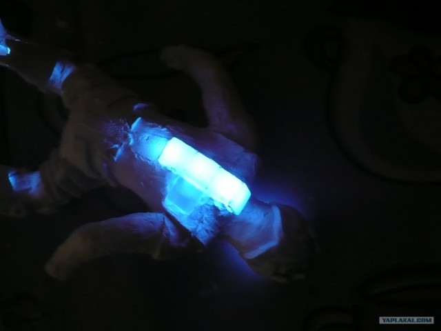 Айзек Кларк.