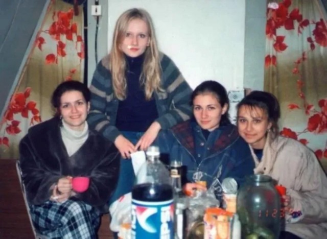 Девчата из 90-х и 2000-х (29.10.2024)