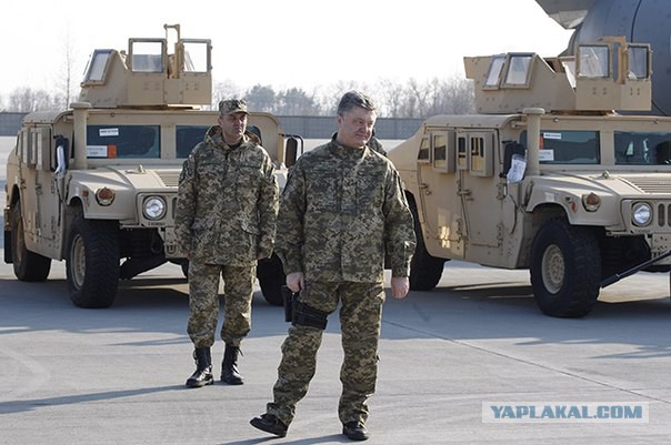 Порошенко встречает американскую технику