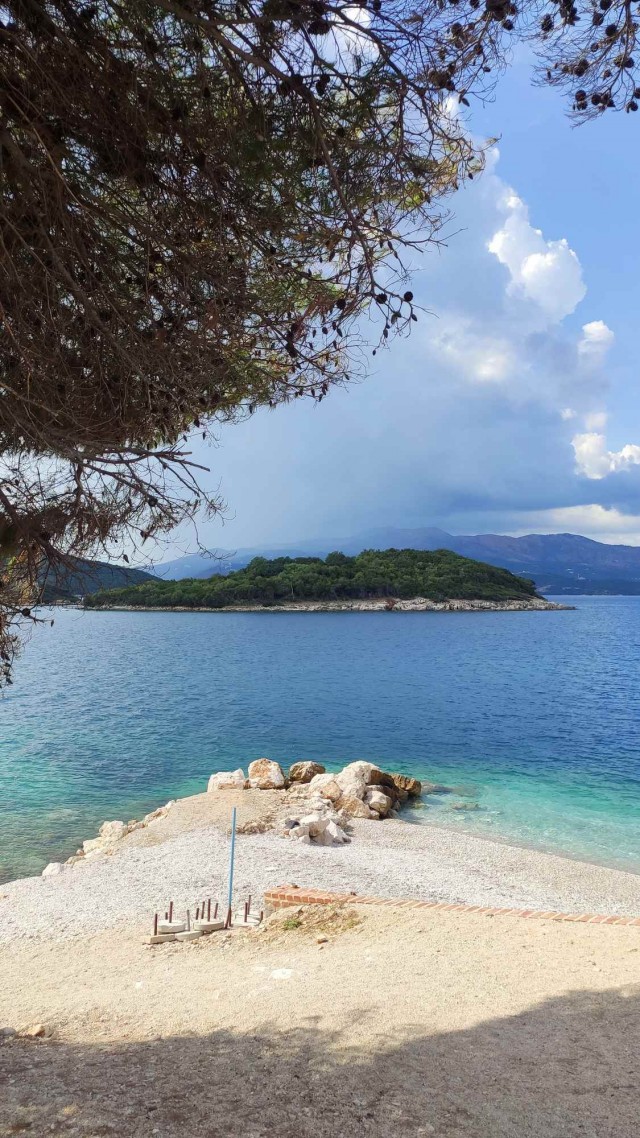 Aлбания в эпоху ХВОРИ всеобщей (2021)