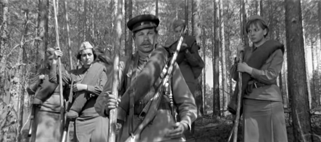 Вода поднялась уже почти до потолка в переходе на станции «Павшино» в Подмосковье