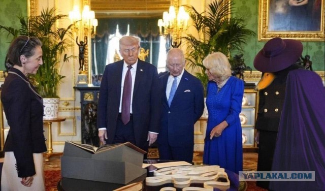 Дональд и Мелания Трамп вчера покинули Великобританию